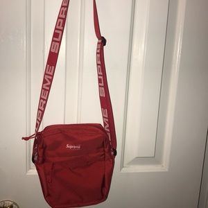 •SOLD• Supreme shoulder bag